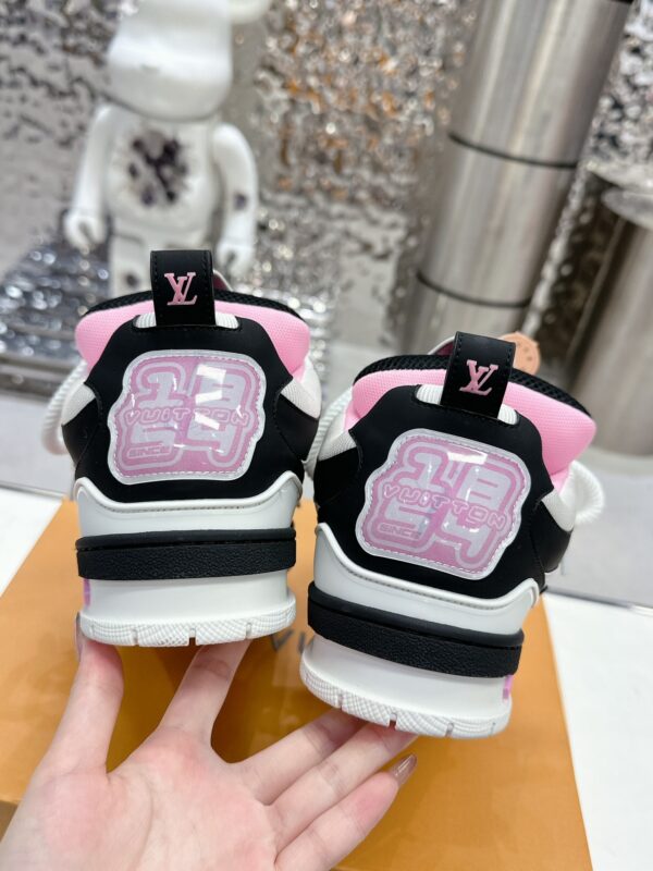 sy_no_7B90CE04B7F0D215324ACAD4A4B5F80A_7 Louis Vuitton LV Skate Black / White / Pink Chunky Skate Sneakers