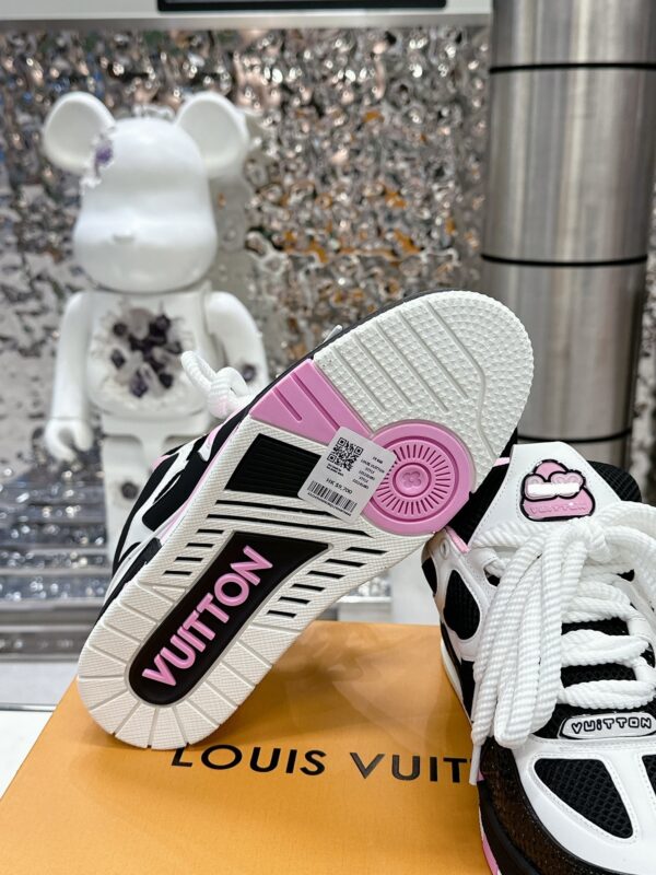 sy_no_7B90CE04B7F0D215324ACAD4A4B5F80A_8 Louis Vuitton LV Skate Black / White / Pink Chunky Skate Sneakers