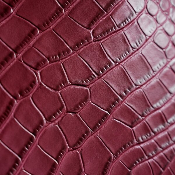 New Chanel Crocodile-Embossed Hobo Bag: A Vintage-Style, Sophisticated Crescent-Shaped Shoulder Bag