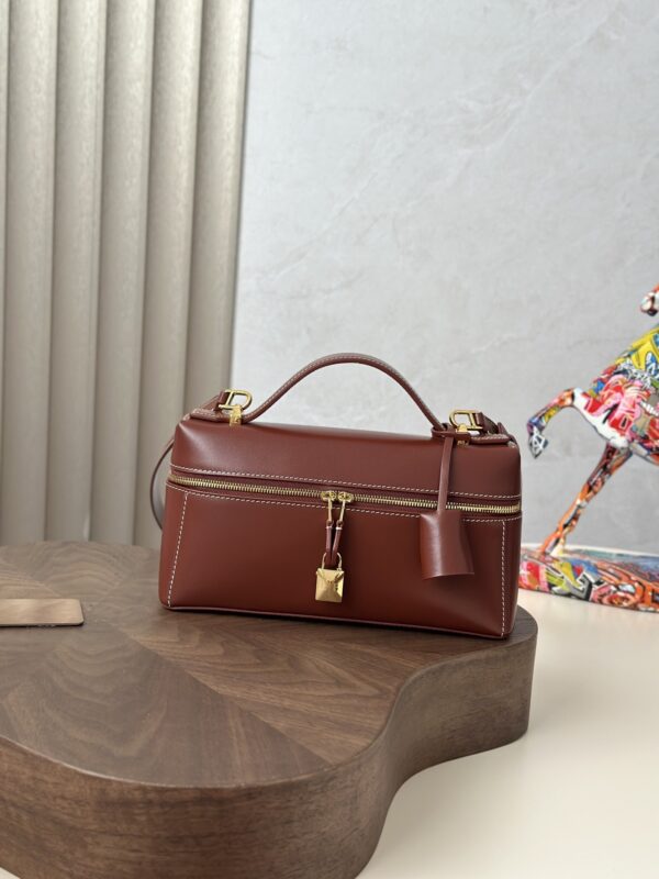 sy_no_7D58FC657681BA81753228AB56402FB3_0 Loro Piana Extra Pocket Saddle Leather Handbag