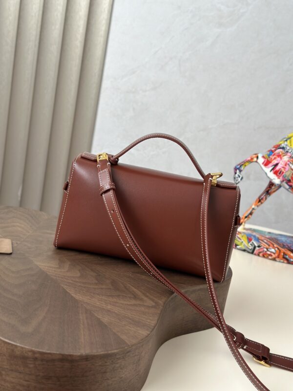 sy_no_7D58FC657681BA81753228AB56402FB3_2 Loro Piana Extra Pocket Saddle Leather Handbag