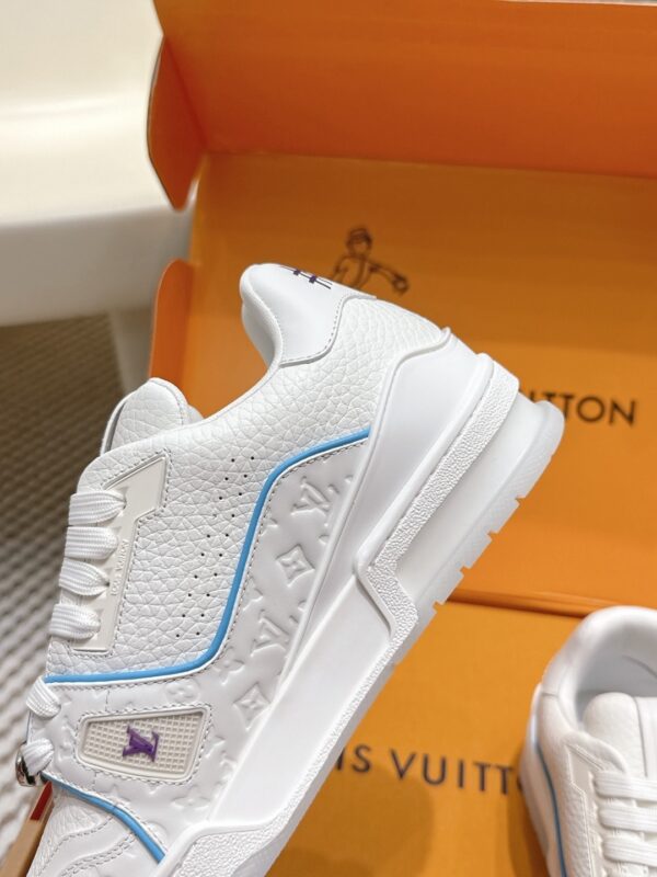 sy_no_7D8514381C7CBC7806C117F04B77DE69_6 Louis Vuitton LV Trainer White / Ice Blue Stitching Sneakers