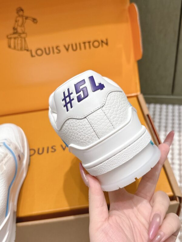sy_no_7D8514381C7CBC7806C117F04B77DE69_8 Louis Vuitton LV Trainer White / Ice Blue Stitching Sneakers