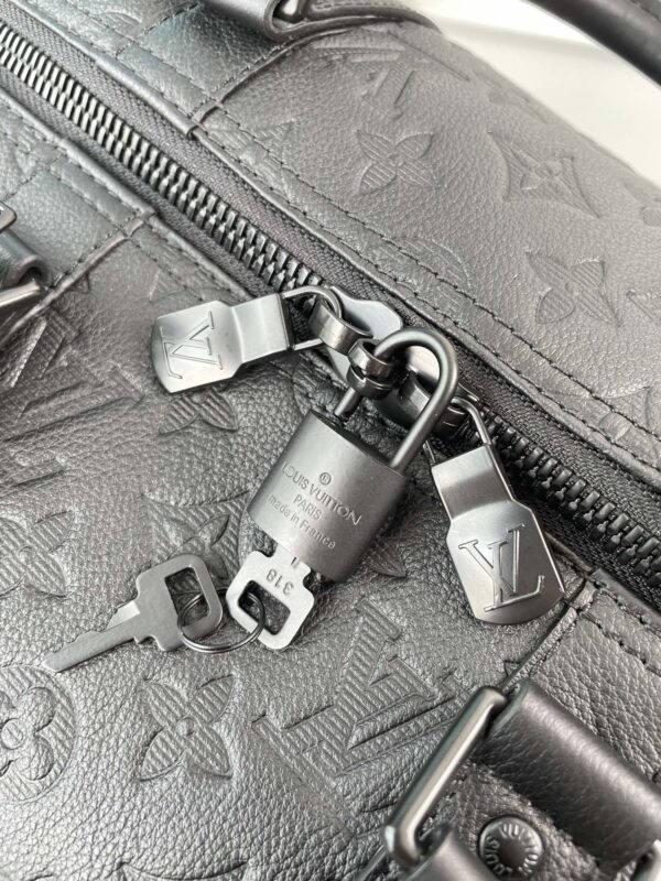 Louis Vuitton Keepall Bandoulière 50 – Monogram Shadow Leather