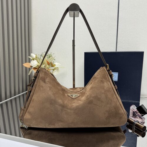 sy_no_7E5D40E59252D32EB5460F081B321AA1_0 Prada New Season Handbag