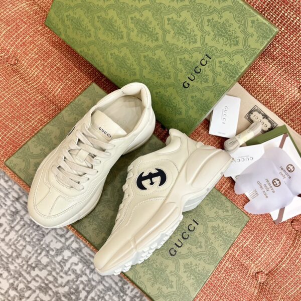 sy_no_7F5815E2E4EB510AFD17E649CF16BE46_2 Gucci Rhyton Leather Sneaker in Off-White with Black Interlocking G Logo