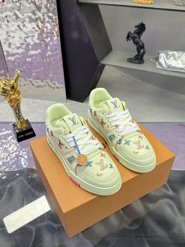 sy_no_805ACC00B44D6DF8A8F6CBF3C855337E_0 Louis Vuitton LV Trainer Maxi Lime Green & Multicolor Monogram Sneakers
