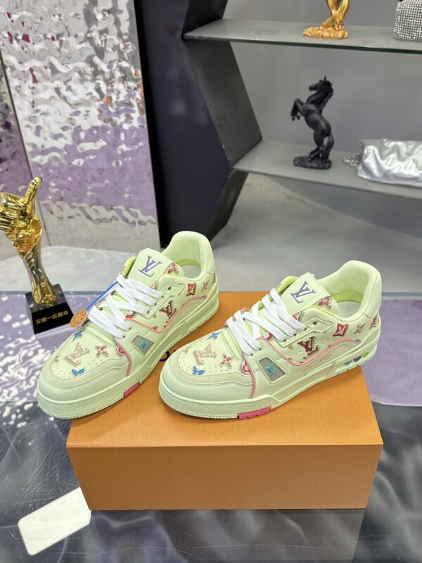 sy_no_805ACC00B44D6DF8A8F6CBF3C855337E_2 Louis Vuitton LV Trainer Maxi Lime Green & Multicolor Monogram Sneakers