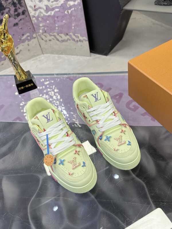 sy_no_805ACC00B44D6DF8A8F6CBF3C855337E_3 Louis Vuitton LV Trainer Maxi Lime Green & Multicolor Monogram Sneakers