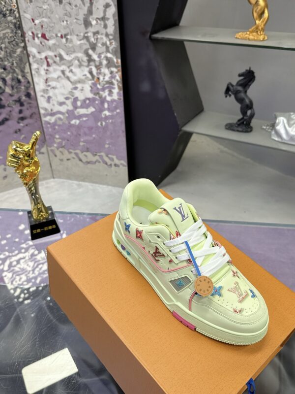 sy_no_805ACC00B44D6DF8A8F6CBF3C855337E_4 Louis Vuitton LV Trainer Maxi Lime Green & Multicolor Monogram Sneakers