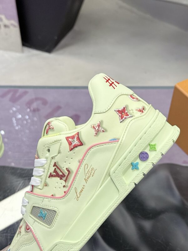 sy_no_805ACC00B44D6DF8A8F6CBF3C855337E_6 Louis Vuitton LV Trainer Maxi Lime Green & Multicolor Monogram Sneakers