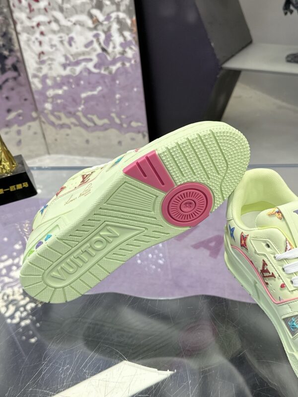 sy_no_805ACC00B44D6DF8A8F6CBF3C855337E_8 Louis Vuitton LV Trainer Maxi Lime Green & Multicolor Monogram Sneakers