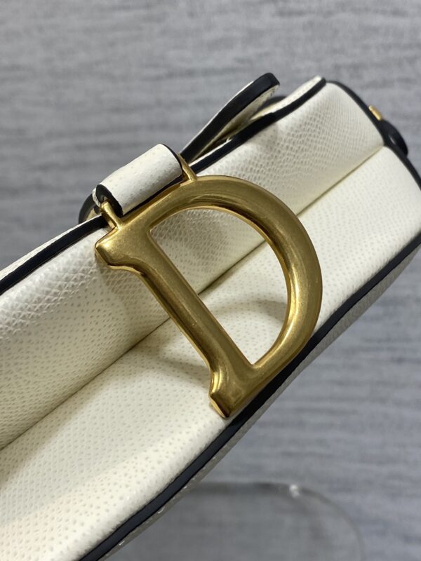 sy_no_807EA5FDB2F818C7F91776056ECDB5EE_2 Saddle Bag – White Grained Calfskin