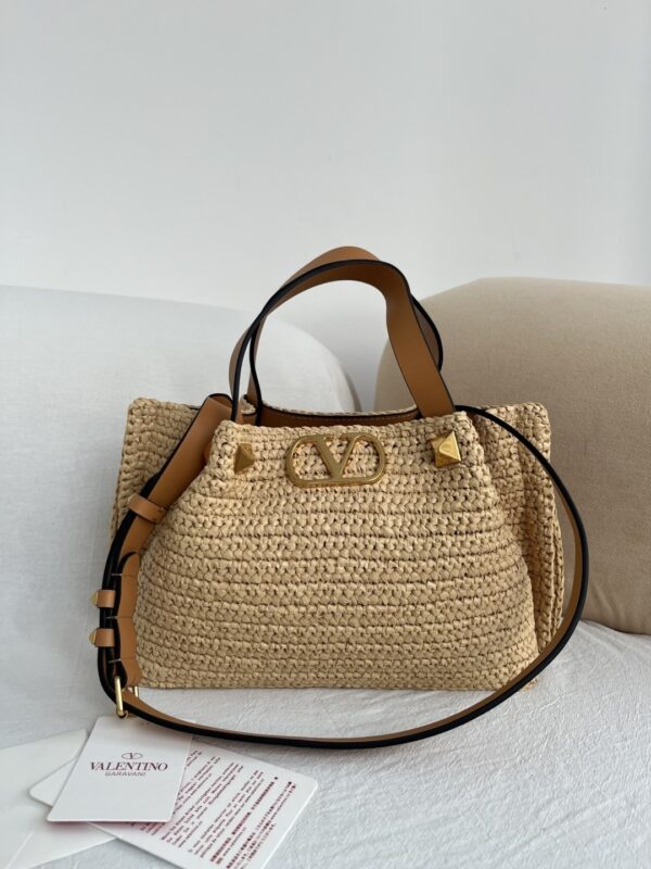 sy_no_80D63C8B01D82B5DF2394CD34263F4BA_0 Valentino Garavani Roman Stud Tote Bag – Colorful Woven Raffia
