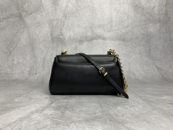 sy_no_83117E0FA85FFC95B75A824373B56FAF_1 Black Smooth Leather Gold-Hardware Flap Shoulder / Crossbody Bag
