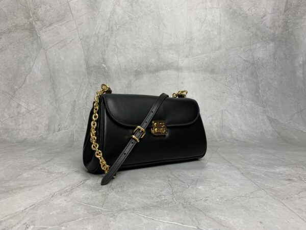 sy_no_83117E0FA85FFC95B75A824373B56FAF_2 Black Smooth Leather Gold-Hardware Flap Shoulder / Crossbody Bag