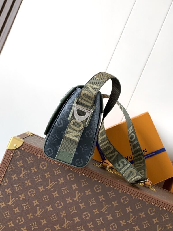 sy_no_835253F41FB54ED219A8B10D26B9F01F_1 Louis Vuitton Courrier Messenger Bag
