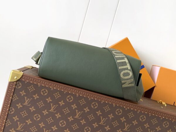 sy_no_835253F41FB54ED219A8B10D26B9F01F_3 Louis Vuitton Courrier Messenger Bag