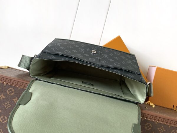 sy_no_835253F41FB54ED219A8B10D26B9F01F_7 Louis Vuitton Courrier Messenger Bag