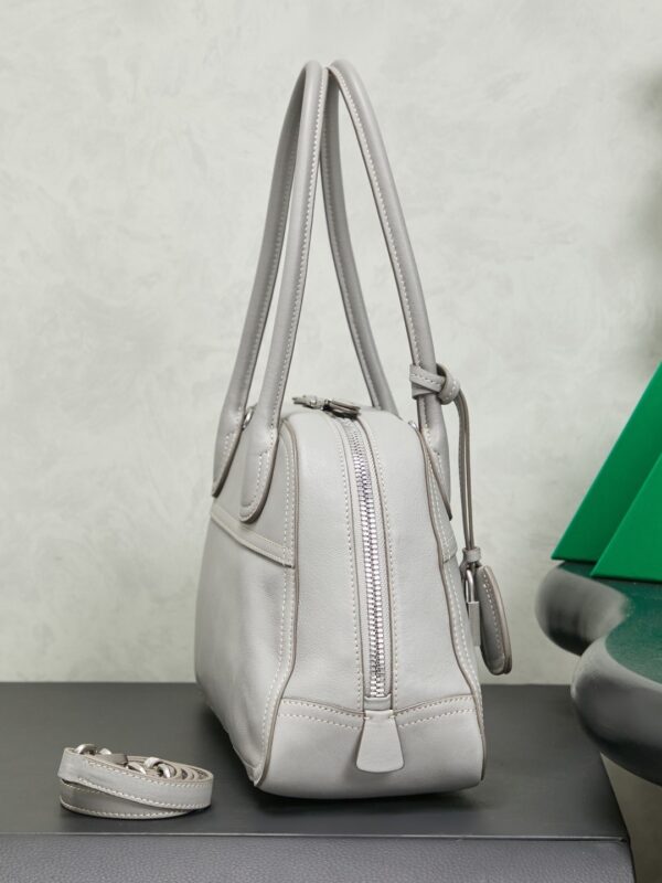 sy_no_83A0E12E64132958B29D240AAC26C8DE_2 Miu Miu Vivant Medium Lambskin Crossbody/Shoulder/Handbag