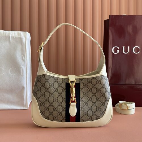 sy_no_84E1306CC5789940491D9DB3F73E6CE3_0 Vintage Jackie Shoulder Bag – 2020 Runway-Inspired Style