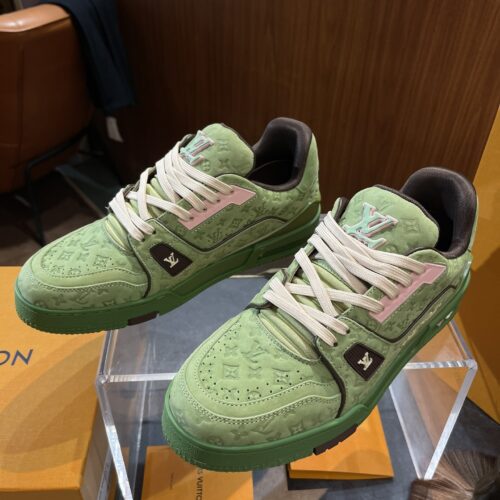sy_no_84E4A1C21138A408A6EF03B1AAC371EF_0 Louis Vuitton LV Trainer Green Suede & Pink Retro Sneakers
