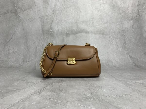 sy_no_86C4F40EBCF746C5C1DAB1F98C6B6EB6_0 Brown Smooth Leather Gold-Hardware Flap Shoulder / Crossbody Bag