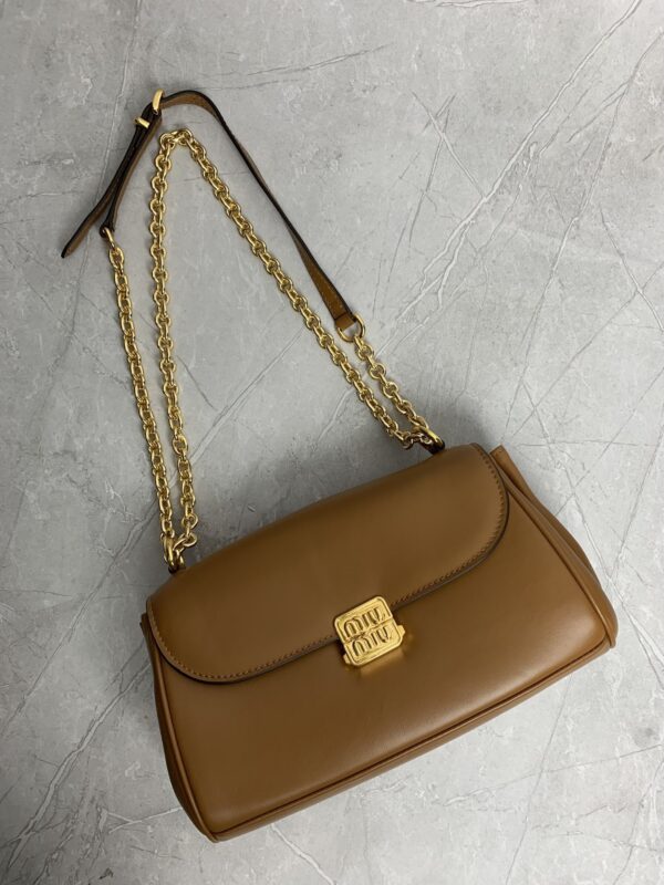 sy_no_86C4F40EBCF746C5C1DAB1F98C6B6EB6_6 Brown Smooth Leather Gold-Hardware Flap Shoulder / Crossbody Bag
