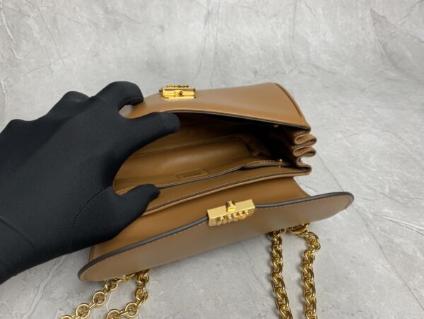 sy_no_86C4F40EBCF746C5C1DAB1F98C6B6EB6_7 Brown Smooth Leather Gold-Hardware Flap Shoulder / Crossbody Bag