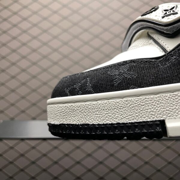 sy_no_87EFA0A5DCEB9966676227518030AD2B_5 Louis Vuitton LV Trainer Black & White Denim Velcro Sneakers