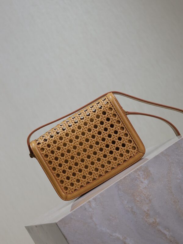 sy_no_881DEF8200C4684618E89D1CD2B8DA4E_4 Solferino Box 19cm Bag – Beige Bamboo & Leather