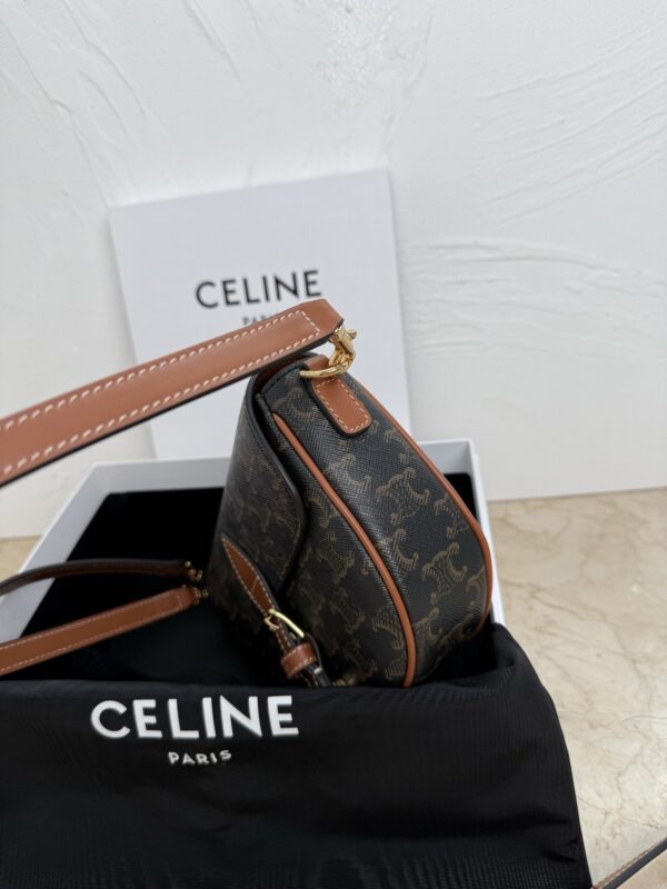 sy_no_89052C2DCD6203E6D5C7E23B16AD2AF3_2 Folco Saddle Bag – Signature Monogram