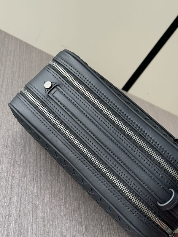 sy_no_8A1C5840289EB2B0C9BCAA24D235C49D_3 Double-Zip Clutch Bag – Black Woven Leather
