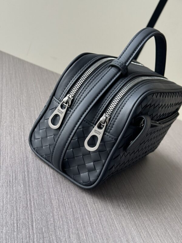 sy_no_8A1C5840289EB2B0C9BCAA24D235C49D_4 Double-Zip Clutch Bag – Black Woven Leather