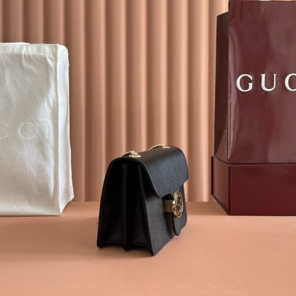 sy_no_8ACA855E1AE21E4C61BF718A3A6FB4AF_2 Gucci Interlocking G Grain Leather Chain Shoulder Bag