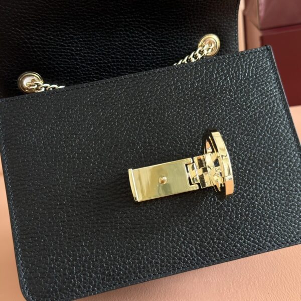 sy_no_8ACA855E1AE21E4C61BF718A3A6FB4AF_5 Gucci Interlocking G Grain Leather Chain Shoulder Bag