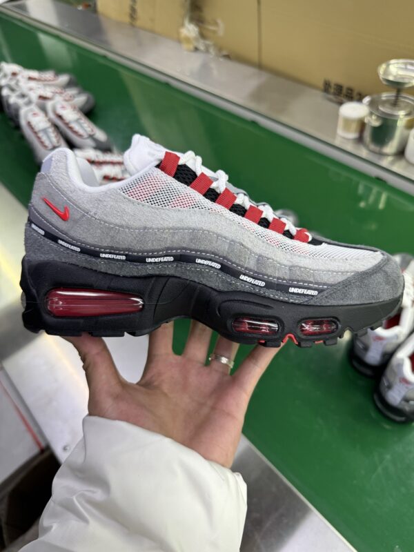 sy_no_8AE56E72309913069BDF8DBFA4E6E89D_0 Nike Air Max 95 – Grey / Red / Black