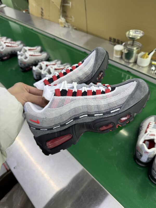 sy_no_8AE56E72309913069BDF8DBFA4E6E89D_2 Nike Air Max 95 – Grey / Red / Black