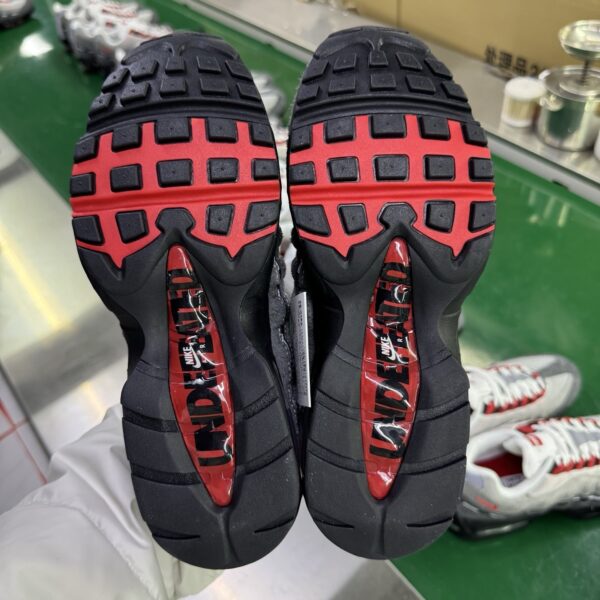sy_no_8AE56E72309913069BDF8DBFA4E6E89D_5 Nike Air Max 95 – Grey / Red / Black