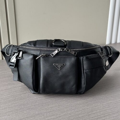 Large-Capacity Crossbody Chest Bag – Black