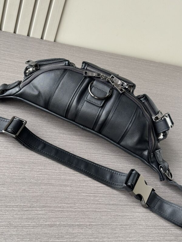 sy_no_8AECAB39A0F540EB3580FCDCFB3A1D2E_5 Large-Capacity Crossbody Chest Bag – Black