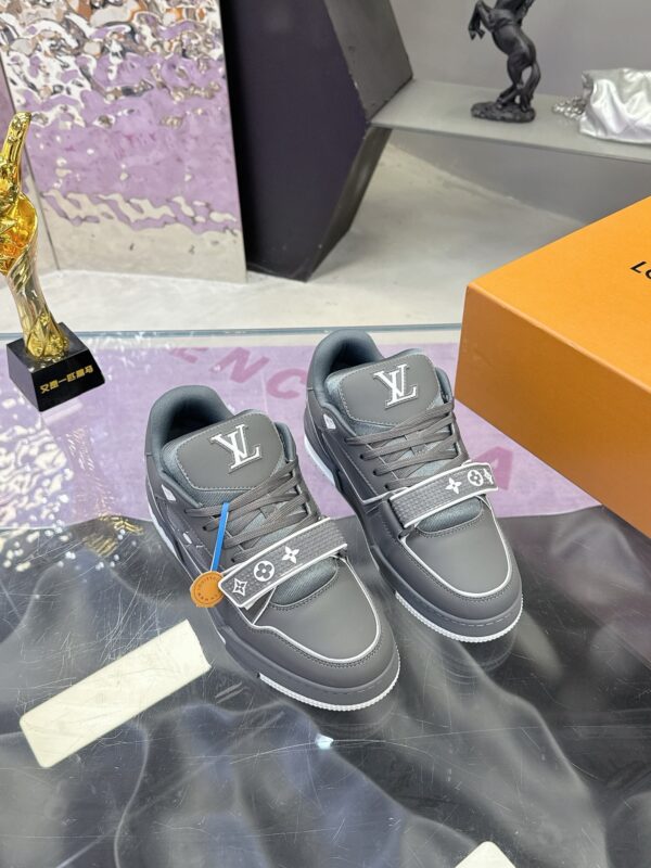 sy_no_8B43C66518A0BD4CDCFF6D63C883DBDE_3 Louis Vuitton LV Trainer Glacier Grey & Cement Grey Sneakers