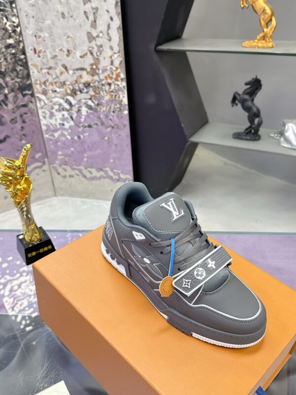 sy_no_8B43C66518A0BD4CDCFF6D63C883DBDE_4 Louis Vuitton LV Trainer Glacier Grey & Cement Grey Sneakers