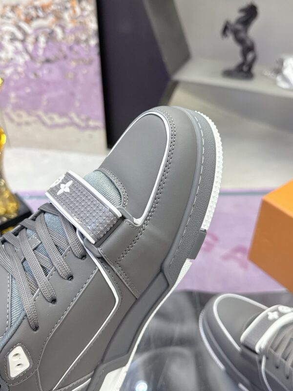 sy_no_8B43C66518A0BD4CDCFF6D63C883DBDE_5 Louis Vuitton LV Trainer Glacier Grey & Cement Grey Sneakers