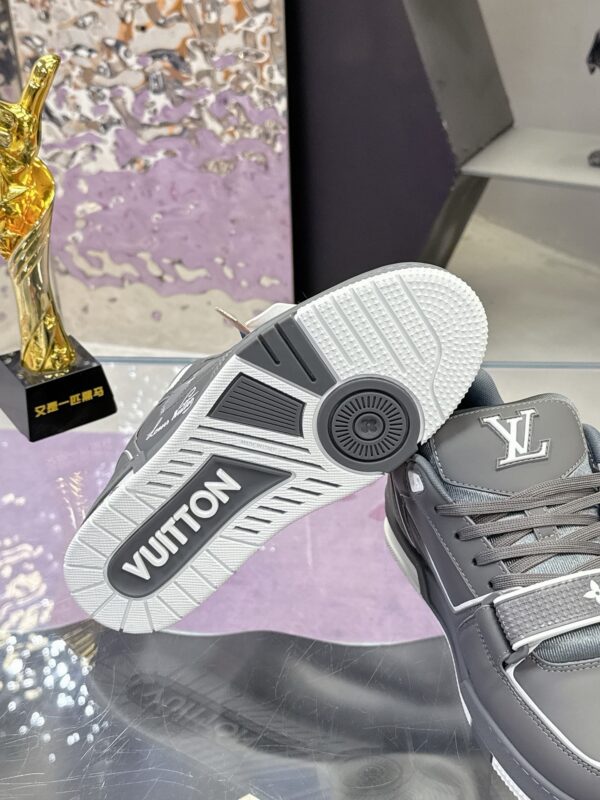 sy_no_8B43C66518A0BD4CDCFF6D63C883DBDE_8 Louis Vuitton LV Trainer Glacier Grey & Cement Grey Sneakers