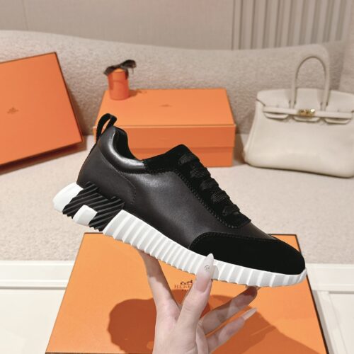 sy_no_8BCC96EFB0F87637E8985AE11A0DEBCC_0 Black Calf Leather & Suede Lightweight Sneakers