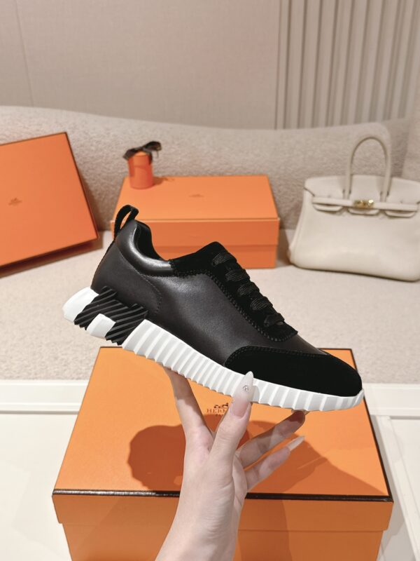 sy_no_8BCC96EFB0F87637E8985AE11A0DEBCC_0 Black Calf Leather & Suede Lightweight Sneakers