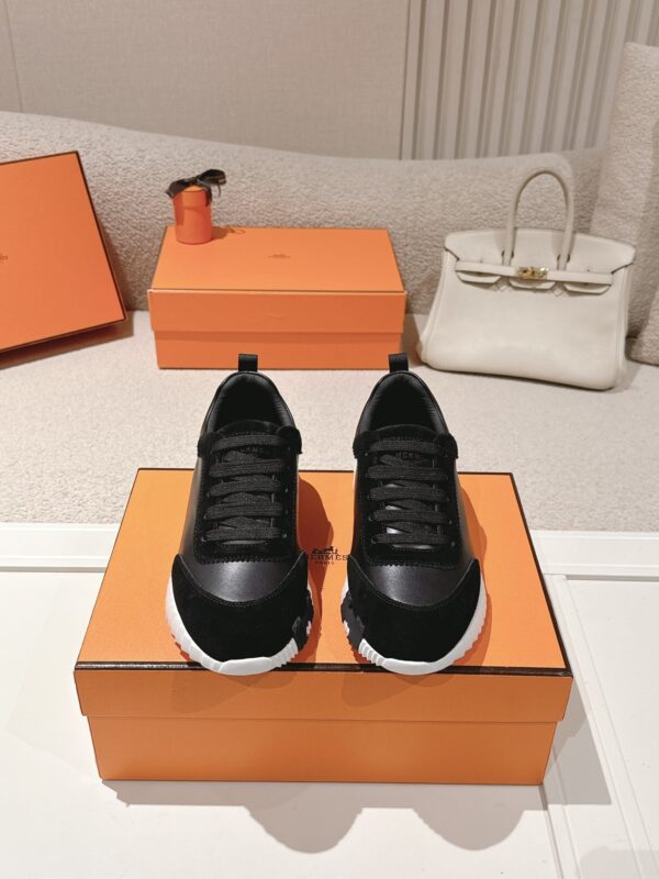 sy_no_8BCC96EFB0F87637E8985AE11A0DEBCC_1 Black Calf Leather & Suede Lightweight Sneakers