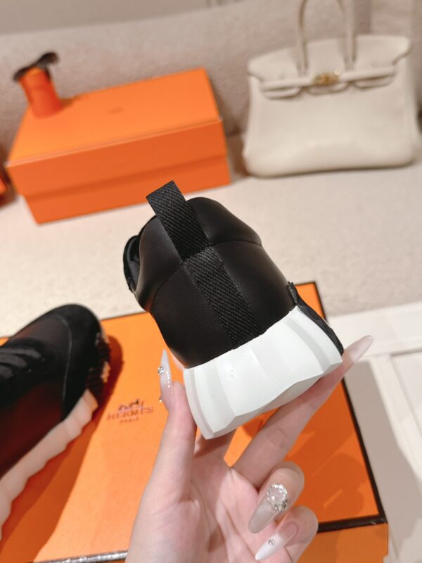 sy_no_8BCC96EFB0F87637E8985AE11A0DEBCC_7 Black Calf Leather & Suede Lightweight Sneakers