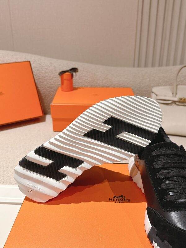 sy_no_8BCC96EFB0F87637E8985AE11A0DEBCC_8 Black Calf Leather & Suede Lightweight Sneakers